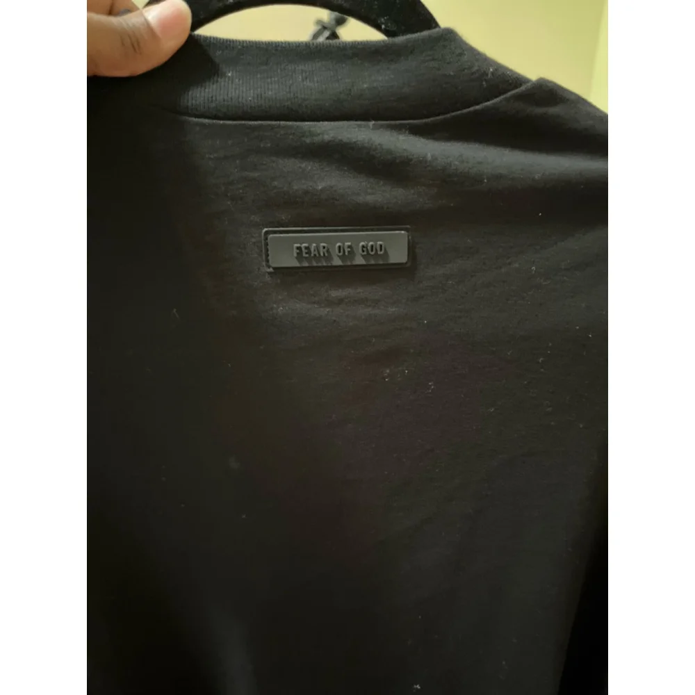 NWT Men's Fear of God Essentials T-Shirt Medium or Large Black V-Neck - Picture 4 of 8